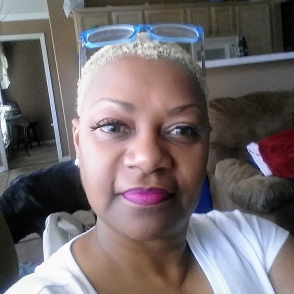 Meet your Posher, Derra - Picture 2 of 2